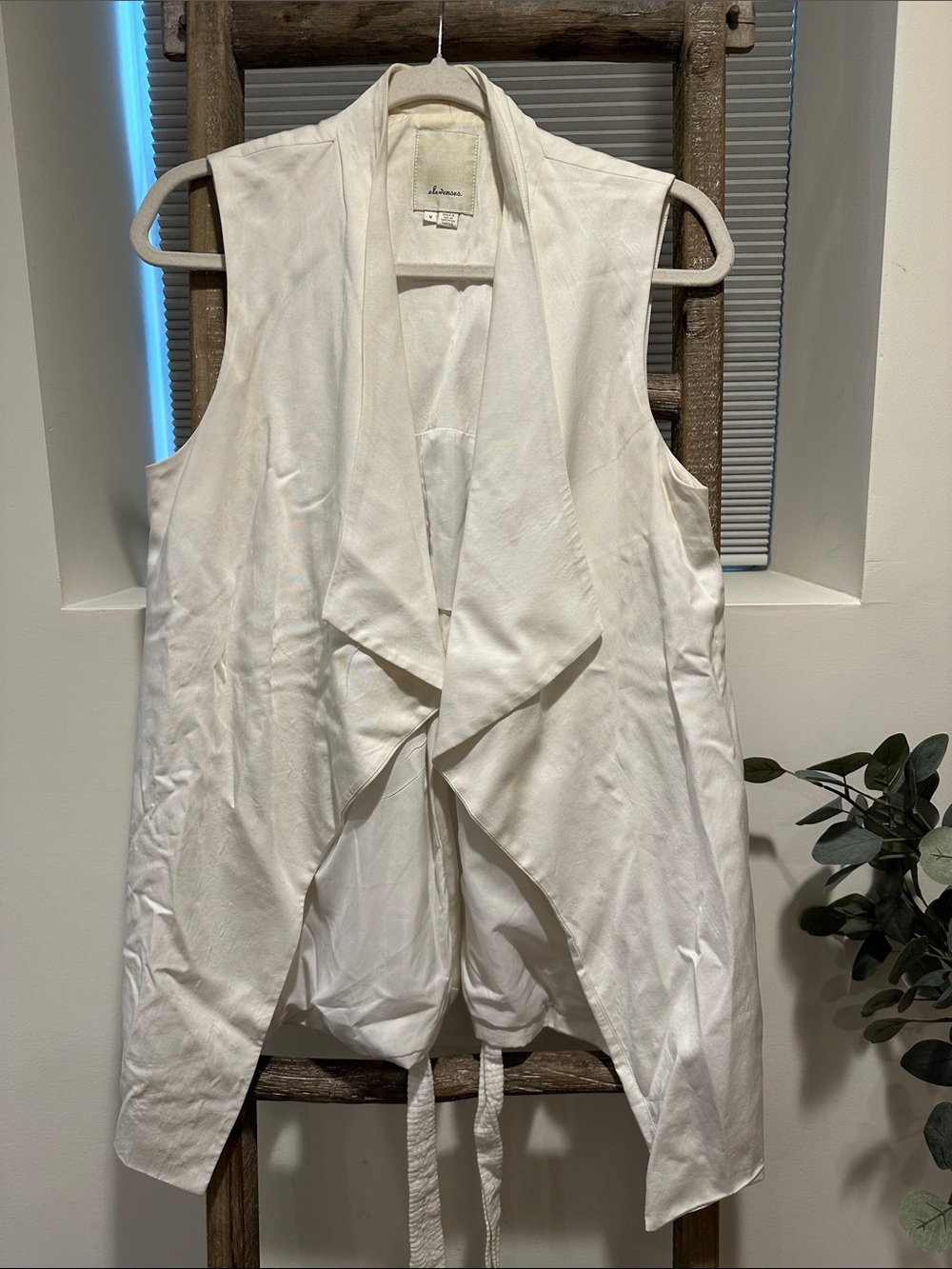 elevenses White Draped Sleeveless Vest